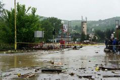 Überschwemmte Straße - Hochwasser Bosnien 2014