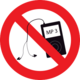 Das Tragen von MP3-Playern während der Fahrt ist verboten.