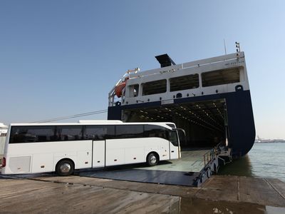 Transport von Bussen per Verschiffung